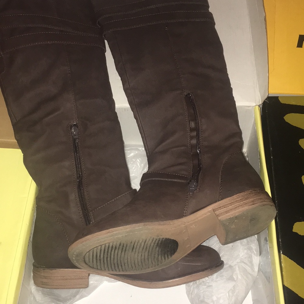 Boots - Picture 2 of 4